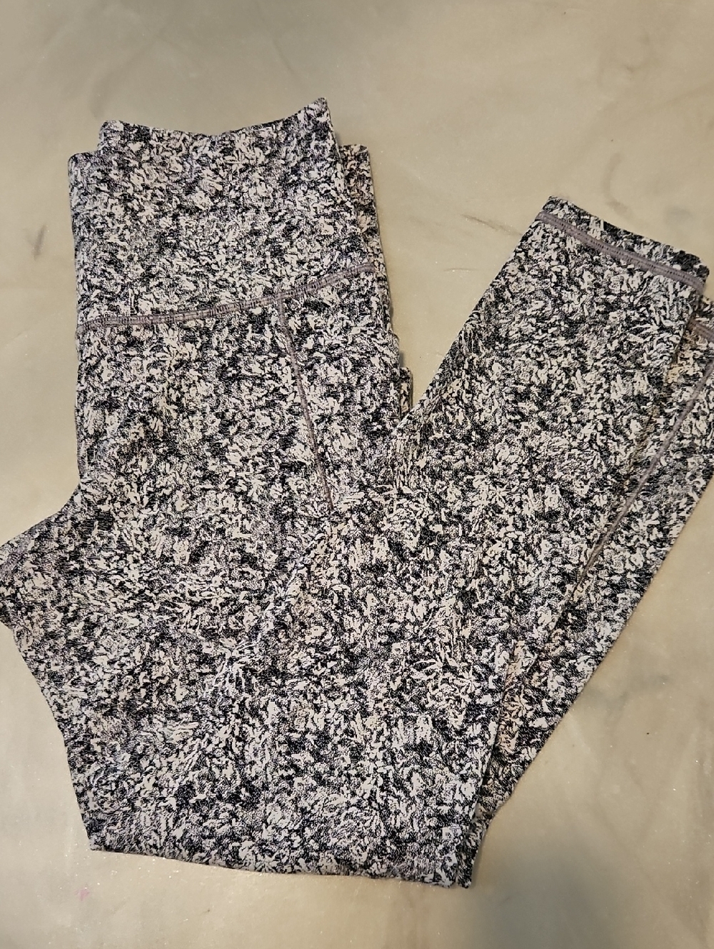 Athleta Salutation Stash Pocket II 7/8 Leggings MT